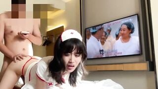 Ước mơ được chịch cô y tá của anh đã thành hiện thực