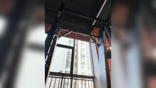 Tập gym mà nứng lồn, Gái Xinh mặc Legging Lồn rậm vú to vào WC thủ dâm live sex